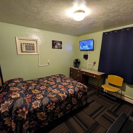 Tour Inn Motel Howard City Zewnętrze zdjęcie