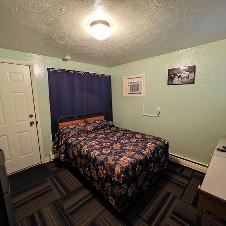 Tour Inn Motel Howard City Zewnętrze zdjęcie
