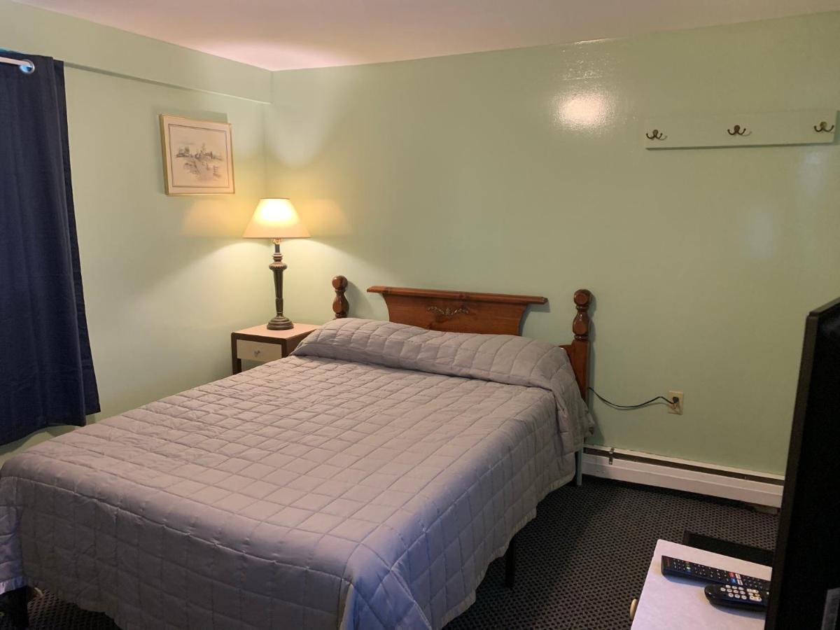 Tour Inn Motel Howard City Zewnętrze zdjęcie
