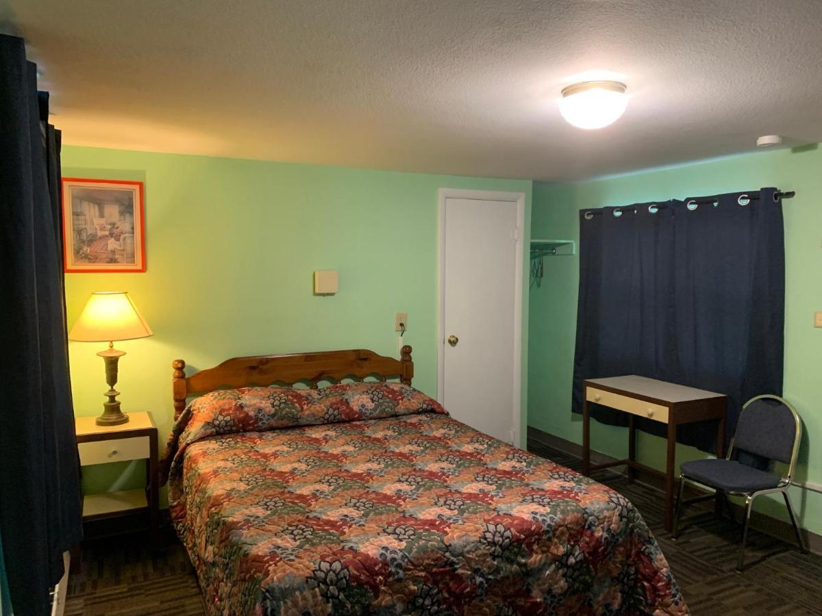 Tour Inn Motel Howard City Zewnętrze zdjęcie