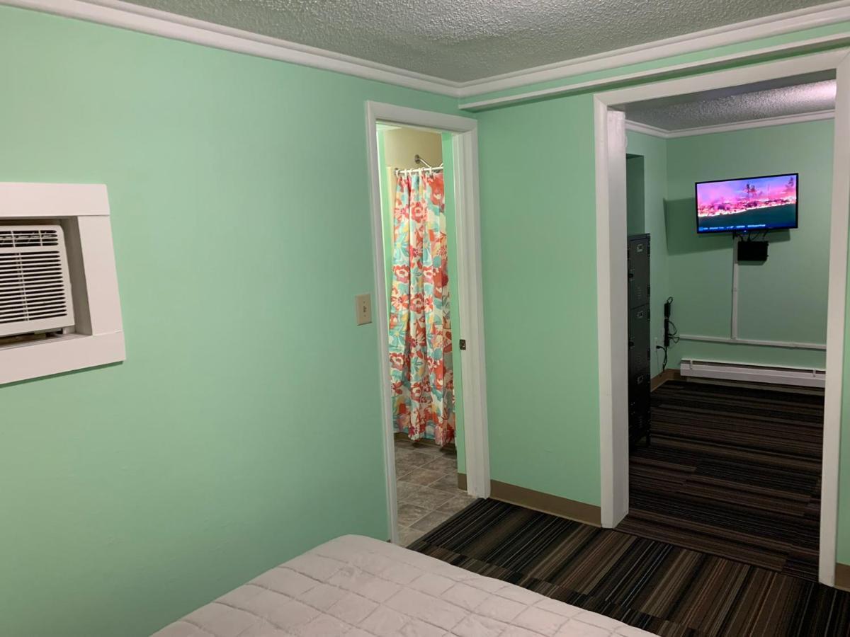 Tour Inn Motel Howard City Zewnętrze zdjęcie