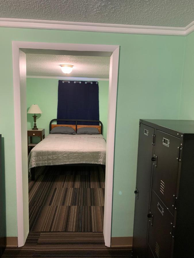 Tour Inn Motel Howard City Zewnętrze zdjęcie