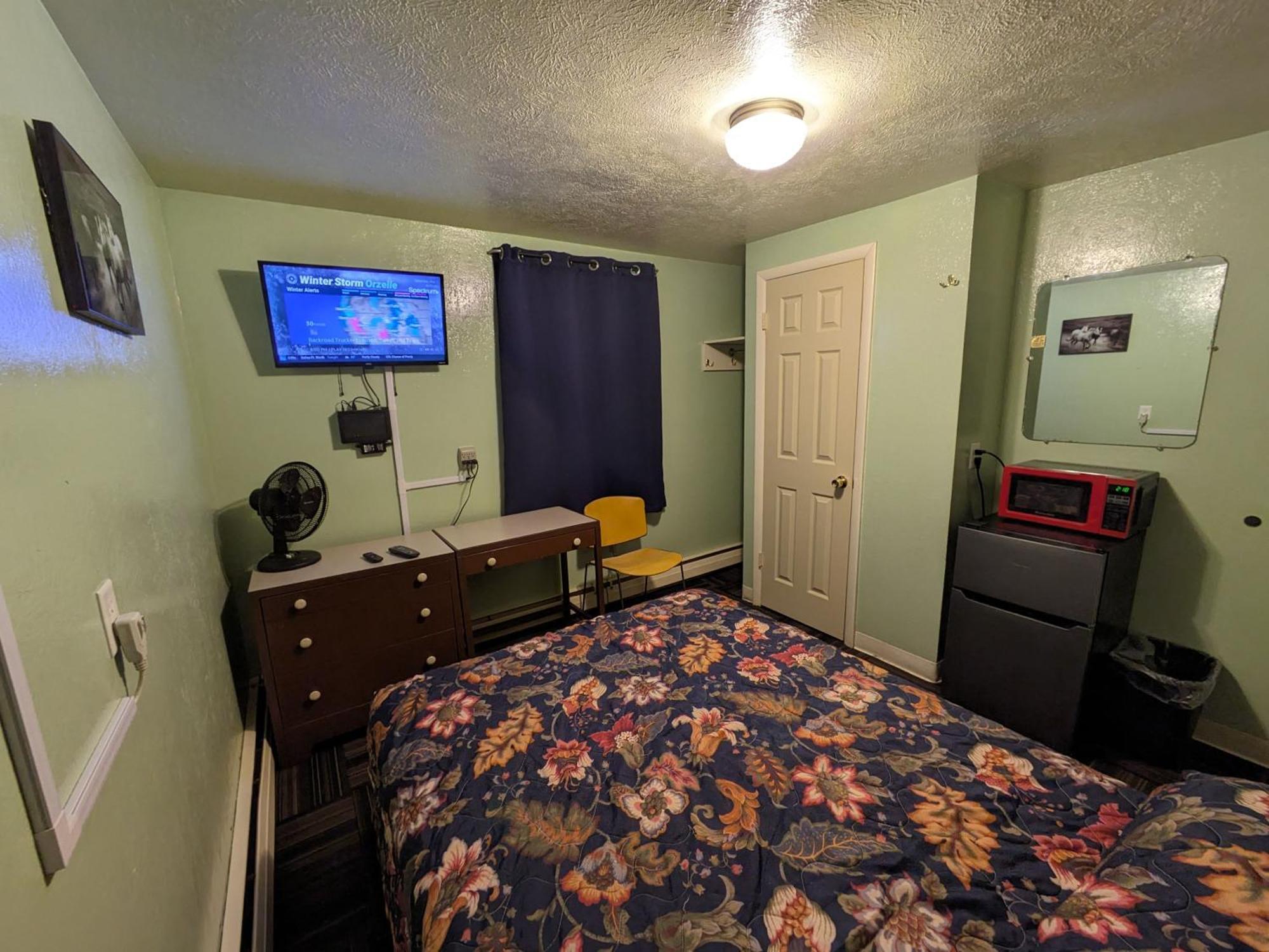 Tour Inn Motel Howard City Zewnętrze zdjęcie