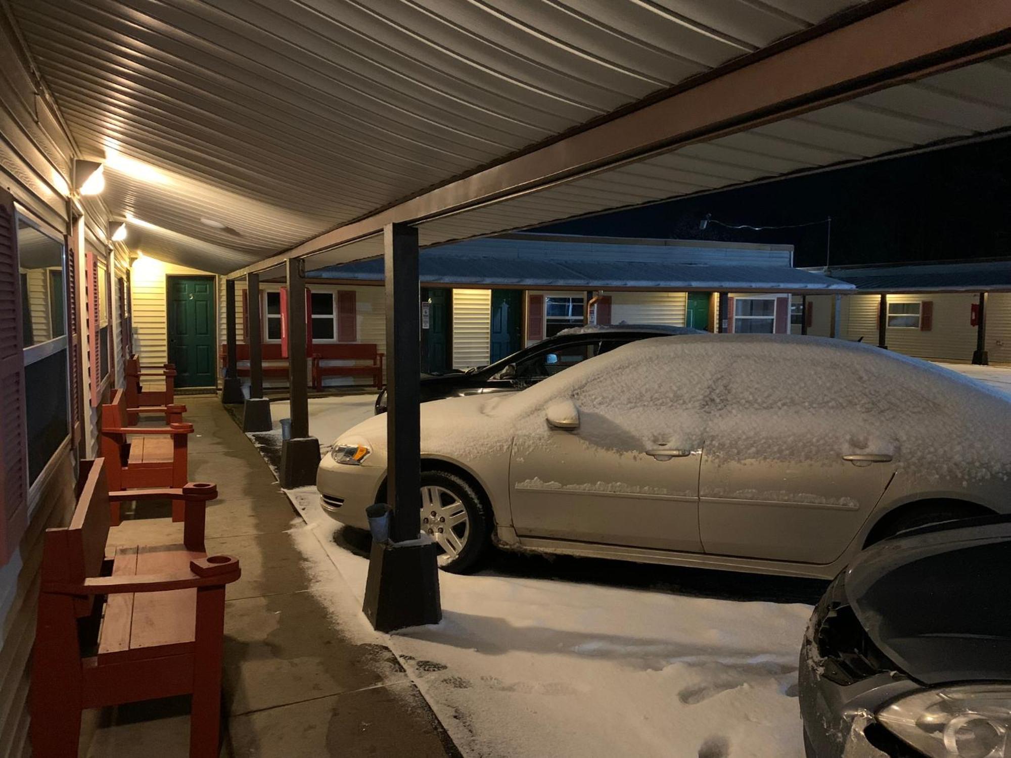 Tour Inn Motel Howard City Zewnętrze zdjęcie