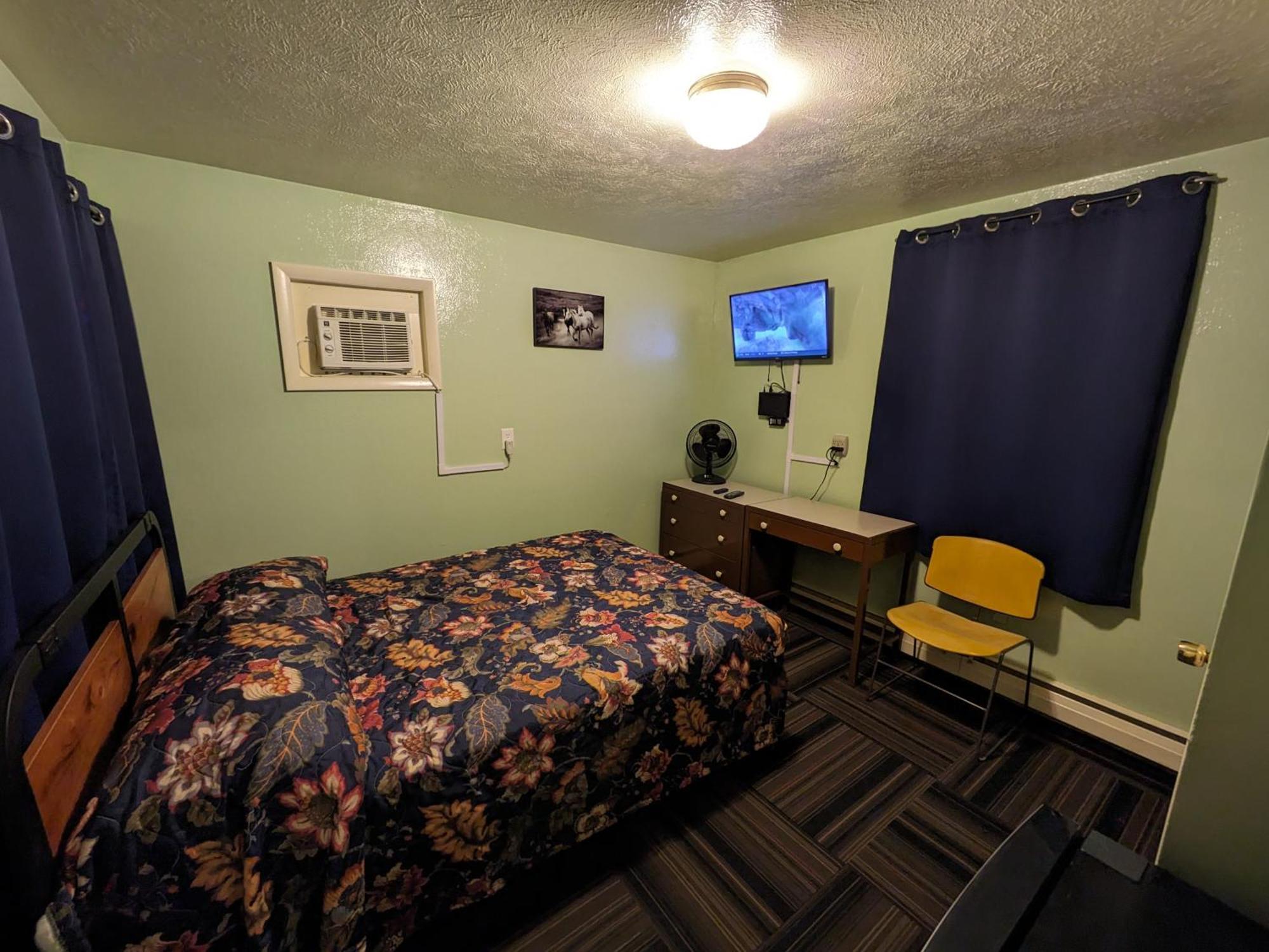 Tour Inn Motel Howard City Zewnętrze zdjęcie